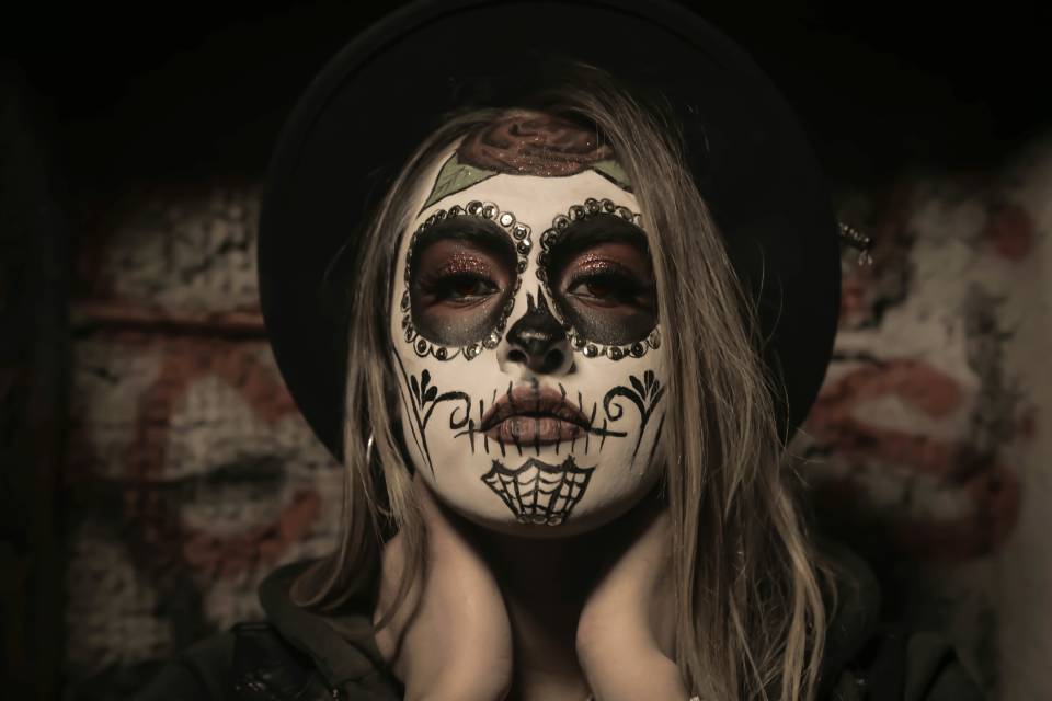 Kreieren Sie für sich selbst ein unvergessliches Halloween-Make-up